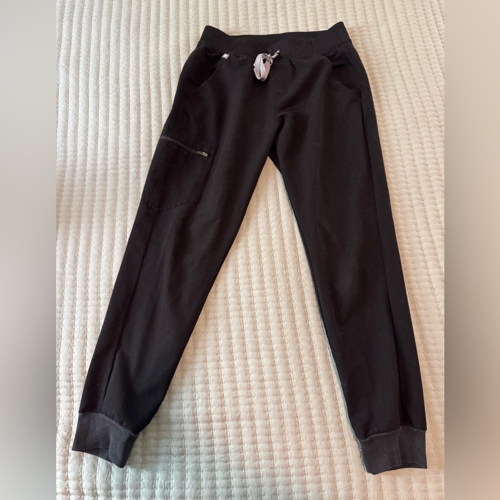 Figs Women’s Black Jogger Scrub Pants